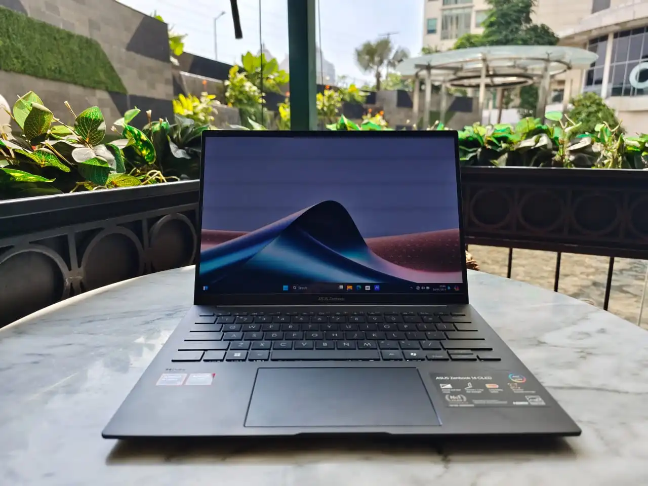 Asus Zenbook 14 OLED (UM3406) Laptop Tipis dengan Performa Luar Biasa dan Baterai Tahan Lama