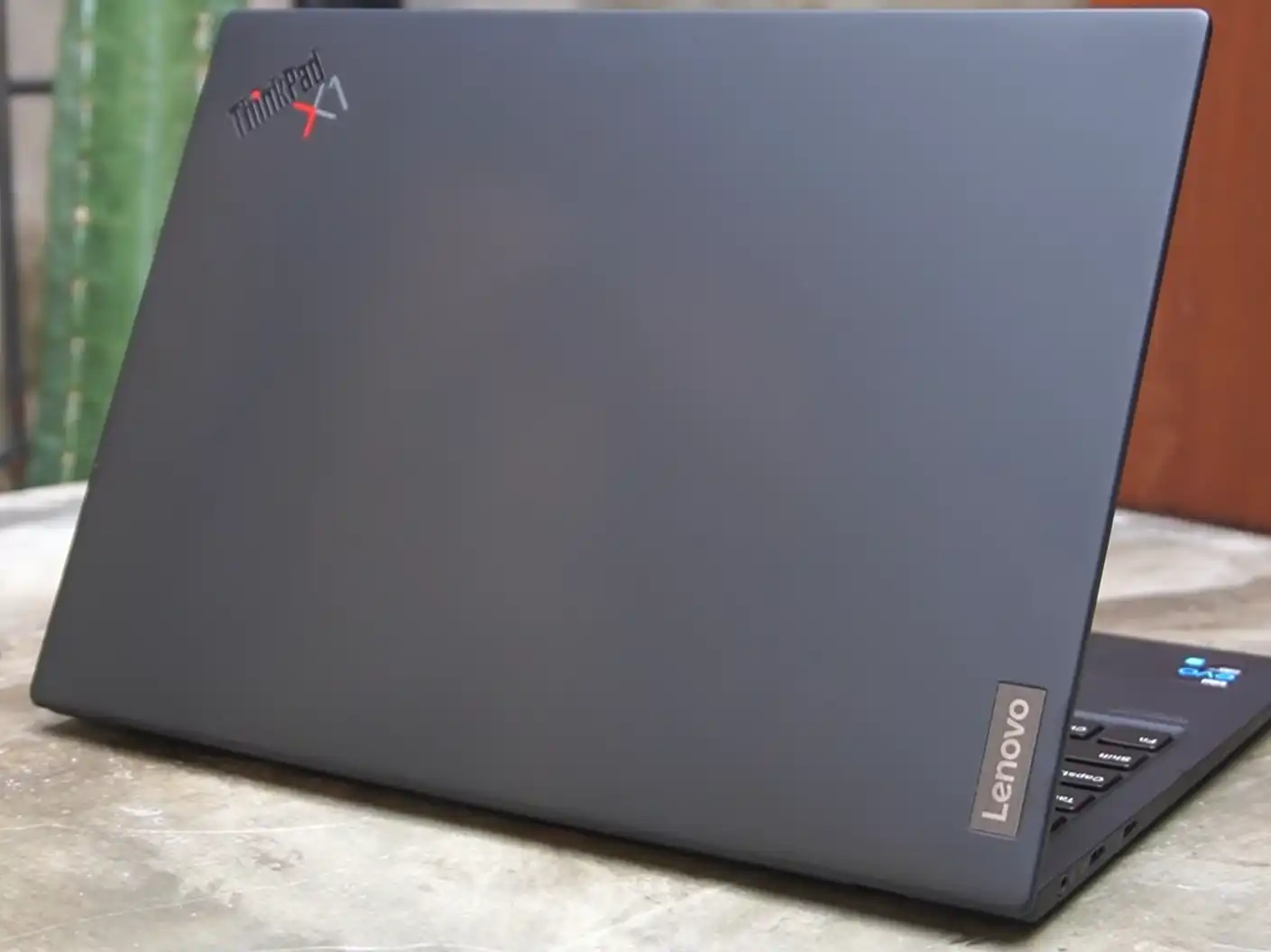 Review Lenovo ThinkPad X1 Carbon Gen 12 Laptop Bisnis Premium yang Serba Bisa
