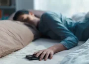5 Cara Aman Menyimpan Ponsel saat Tidur untuk Menghindari Risiko Overheat