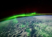 Melihat Aurora Borealis dari Luar Angkasa yang Memukau