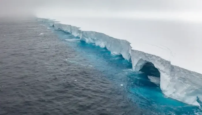 Para Ilmuwan Khawatir Gunung Es Terbesar di Dunia Menabrak Pulau