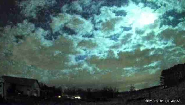 Cahaya Hijau Misterius Muncul di Langit AS, Sinyal dari Luar Angkasa?