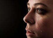 Kenapa Kita Merasa Lelah Setelah Menangis