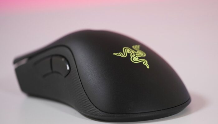 Review Razer DeathAdder V2 Mouse Gaming yang Pas Buat Tangan Besar