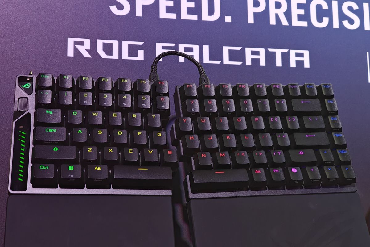 ASUS Kenalkan ROG Falcata, Keyboard Gaming yang Bisa Dibelah!