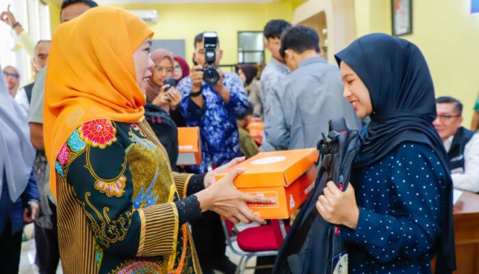 Khofifah Pastikan SPMB Jatim 2025 Berjalan Optimal dengan Bantuan AI