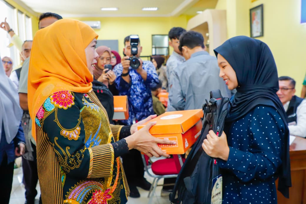 Khofifah Pastikan SPMB Jatim 2025 Berjalan Optimal dengan Bantuan AI