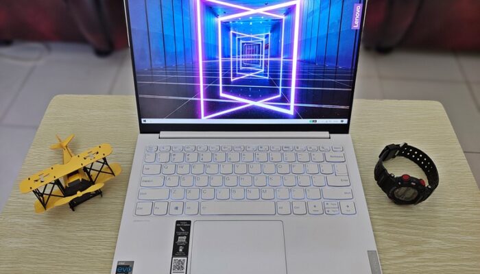 Review Lenovo Yoga Slim 7i Carbon Ringan Tapi Nggak Lemah