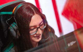 Wanita perintis Valorant profesional Fluorescent dituduh melakukan pelecehan seksual