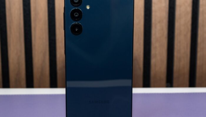 Bye-bye iPhone! Ini Dia HP Murah dengan Kamera Terbaik Buat Ngonser