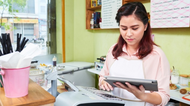 Tablet Murah Meriah Buat Kasir? Ini 5 Pilihan Anti Ngelag & Baterai Tahan Lama!