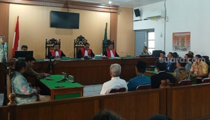 Wah, Ternyata Bukan Cuma Presiden Kita, Ya? Ini Daftar Pemimpin Dunia Lain yang Sempat Diragukan Soal Ijazah