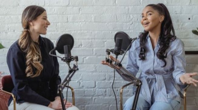 Bikin Kaget! Ternyata Kita Betah Dengerin Podcast Sampai Segitunya?