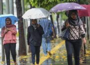 Siap-siap Payung! Jabodetabek & Jabar Diprediksi Hujan Hari Ini