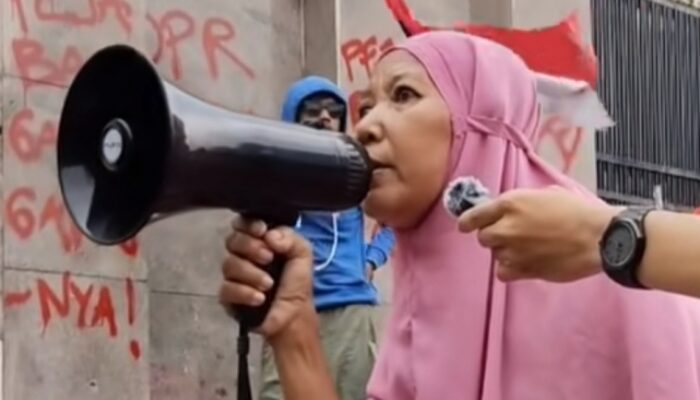 Heboh Video Ibu-ibu Jilbab Pink Ngamuk ke Prabowo, Beneran Atau Cuma Editan? Anies Kebawa?