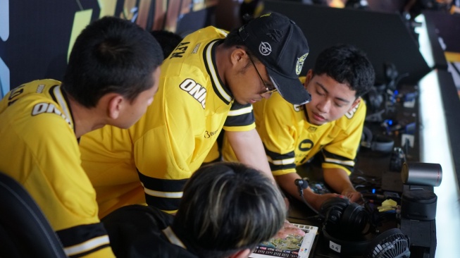 Onic Ukir Sejarah! Amankan Tiket Grand Final FFWS SEA 2024!