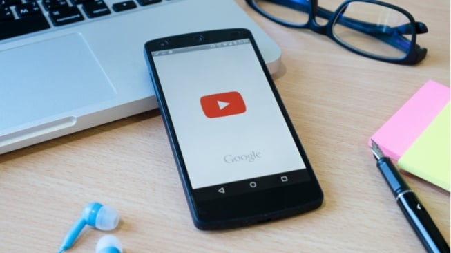 Rahasia Bikin Live Streaming YouTube Keren Langsung dari HP Android & iPhone