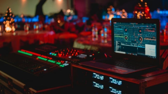 AI Datang, Indonesia Siap Atau Tidak? Urusan SDM & Siber Jadi Sorotan!