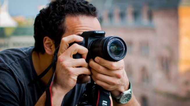 Awas Unggah Foto Sembarangan! Bisa Kena UU ITE?