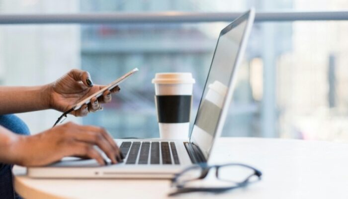 Bongkar Rahasia Windows, Laptop Jadi Monitor Tambahan? Bisa Banget!