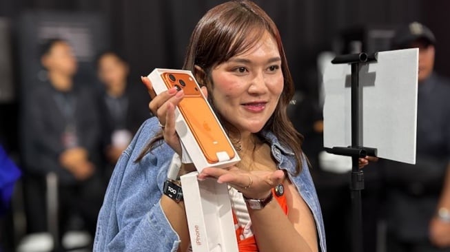 Gak Nyangka! Rela Nunggu Seharian Demi iPhone 17, Kenapa Sih?