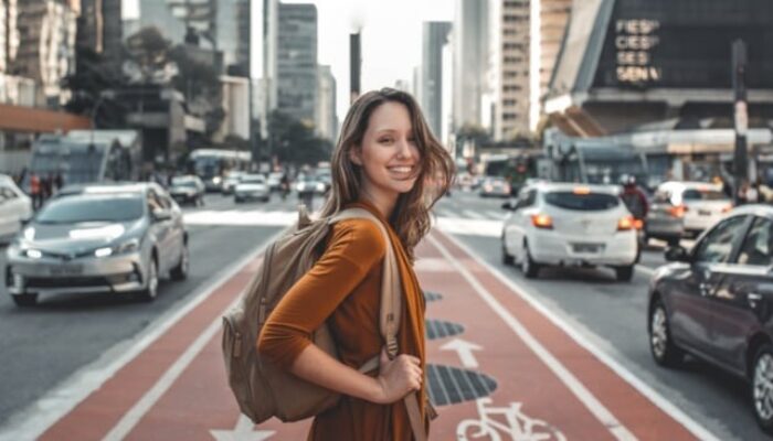 Liburan Impian Terancam? Riset Ungkap Kekhawatiran Data Pribadi di Balik AI