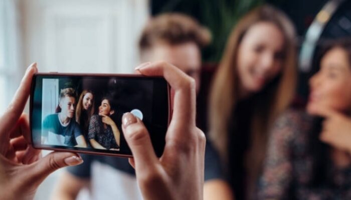 Abadikan Momen Seru dengan 5 HP Terjangkau, Hasilnya Gak Kalah dari iPhone!