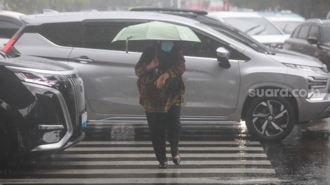 Air Hujan Lagi Gak Aman? Jadi Mikir Dua Kali Kalau Mau Nampung!