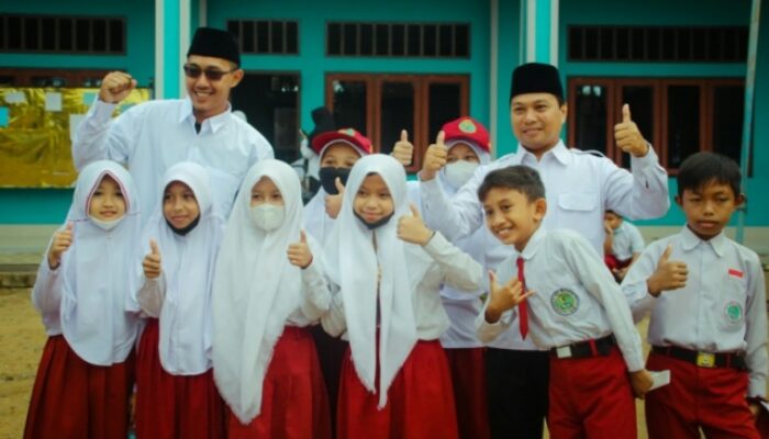 Kata-Kata Menyentuh Hati untuk Guru Tersayang, Inspirasi Statusmu!