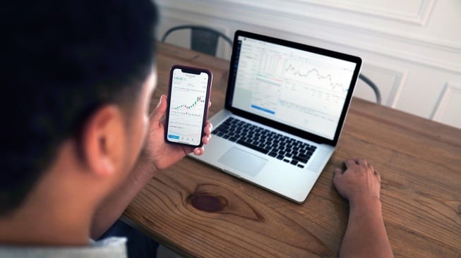 MetaTrader 5, Cara Mudah Pantau Kripto Tanpa Ribet Coding