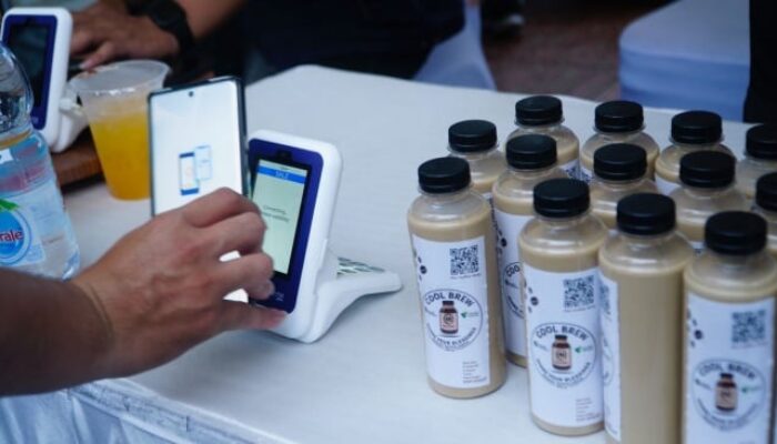 Anti Ribet! Bayar Belanjaan Pakai QRIS Tap Cukup Tempel HP doang.