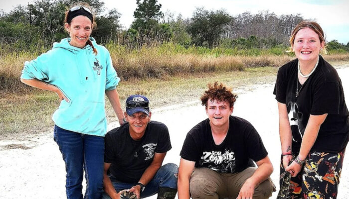 Duel Maut Keluarga Lawan Piton Raksasa 5 Meter di Florida