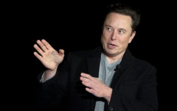 Misi Gila Elon Musk Temukan Alien Purba dan Peradaban