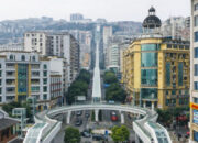 China Resmikan Eskalator Raksasa Hampir 1 KM Ubah Wajah Pegunungan