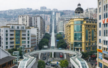 China Resmikan Eskalator Raksasa Hampir 1 KM Ubah Wajah Pegunungan