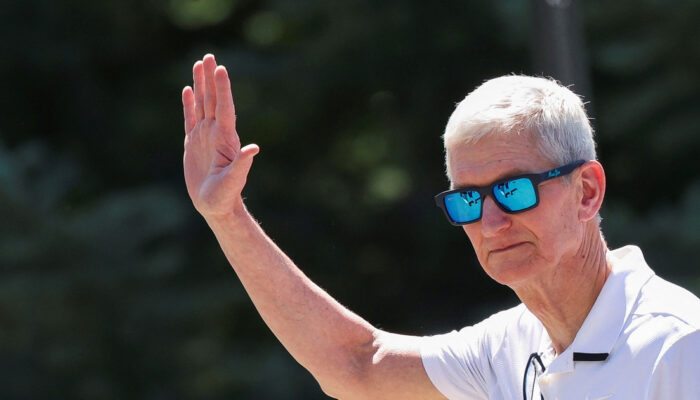 Kunjungan Tim Cook ke China Mengapa Apple Pangkas Tarif