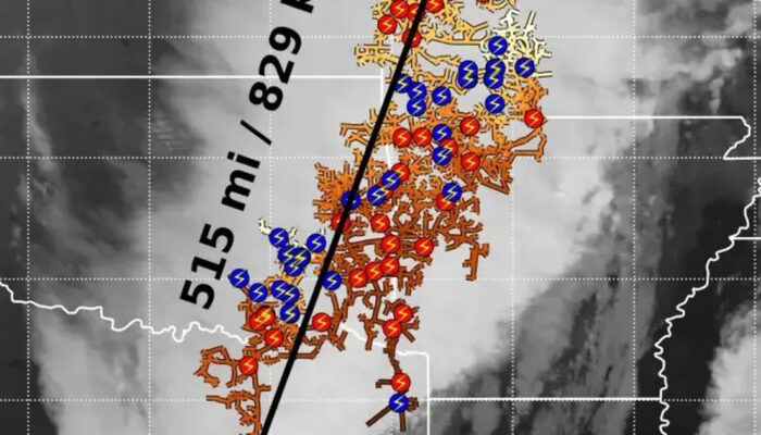 Petir Raksasa Terpanjang di Dunia Jaraknya Bikin Melongo