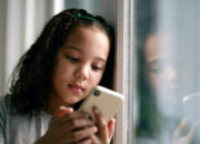 TERBONGKAR Aturan Anak 16 Tahun Punya Akun Medsos Komdigi