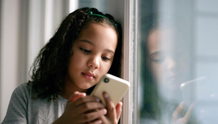 TERBONGKAR Aturan Anak 16 Tahun Punya Akun Medsos Komdigi