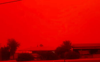 Terungkap! Langit Merah Darah Australia Bukan Kiamat