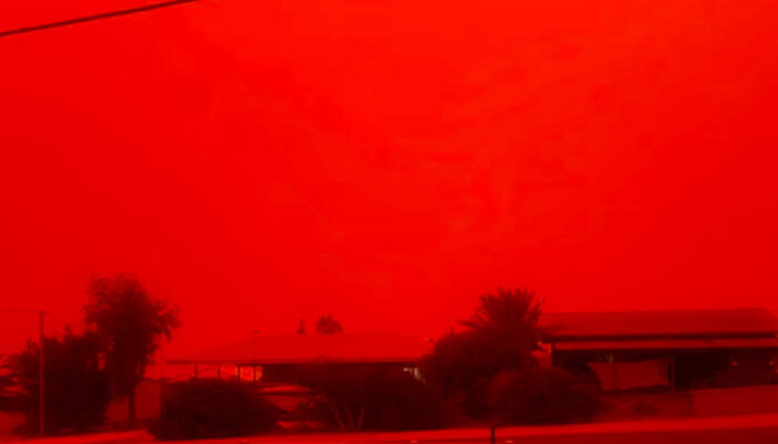 Terungkap! Langit Merah Darah Australia Bukan Kiamat