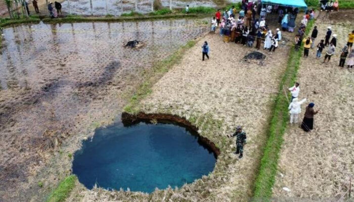 Waspada Tanah Ambles Mendadak Ini Penyebab Sinkhole Misterius