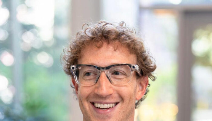 Zuckerberg Yakin Kacamata Pintar Gantikan Smartphone Total