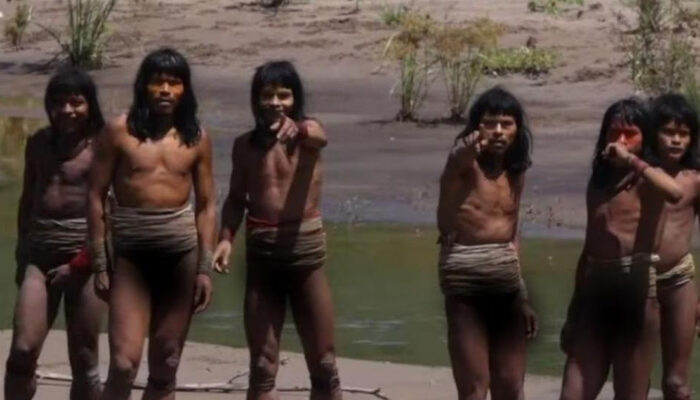 Ancaman Panah Suku Terasing Amazon Gegerkan Dunia Modern