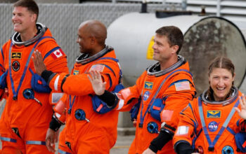 Bug Outlook Bikin Astronaut Pusing di Misi Bulan Artemis 2