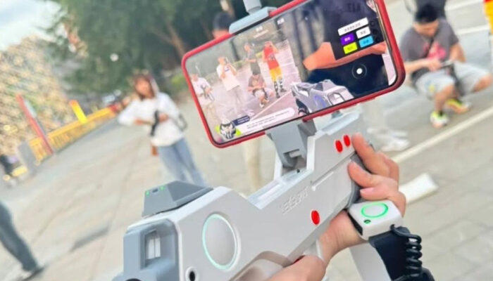 Gamer China Bikin Heboh Main PUBG di Dunia Nyata Pakai AR