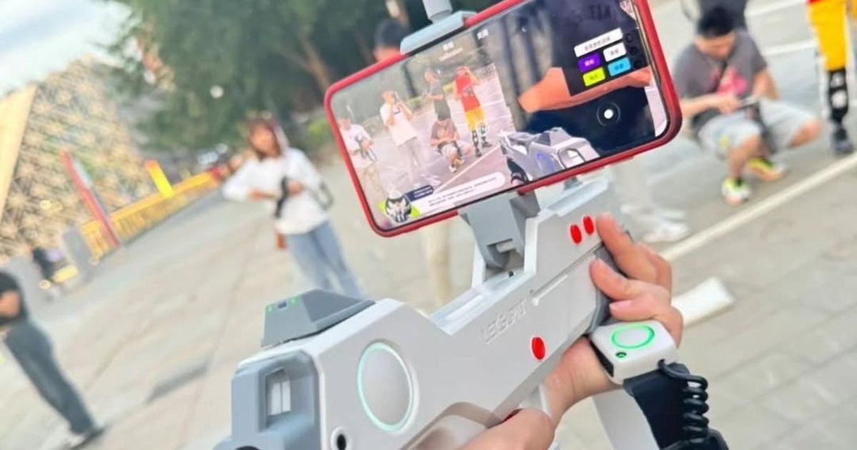 Gamer China Bikin Heboh Main PUBG di Dunia Nyata Pakai AR