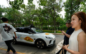 Horor Taksi Robot Baidu Mogok Massal Landa Jalanan Wuhan