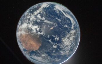 Intip Foto Bumi Blue Marble Baru dari Misi Artemis 2