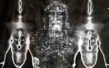 Kain Kafan Turin DNA Wortel Terungkap Relik Yesus Palsu?